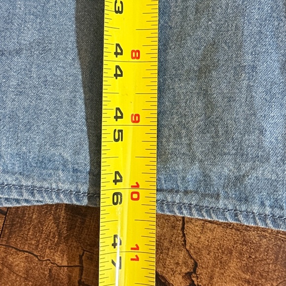 Boden Size 8 Cecily Light Denim Midi Dress.
New with tags. - Picture 5 of 6